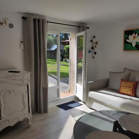 Magnifique Rez De Jardin Tropezien Lägenhet *